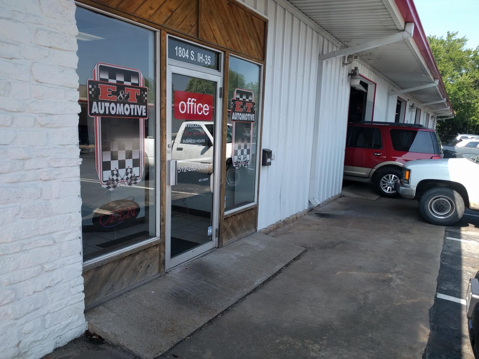 E & T Automotive, photo 3
