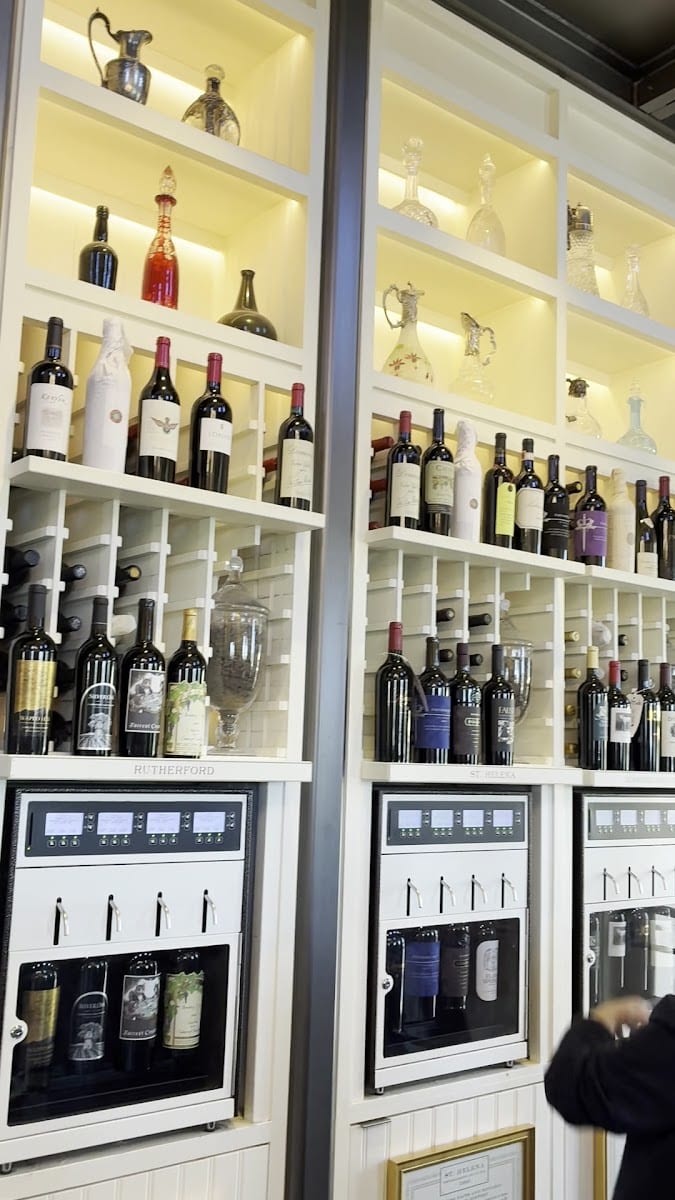 Oakville Wine Merchant, photo 2