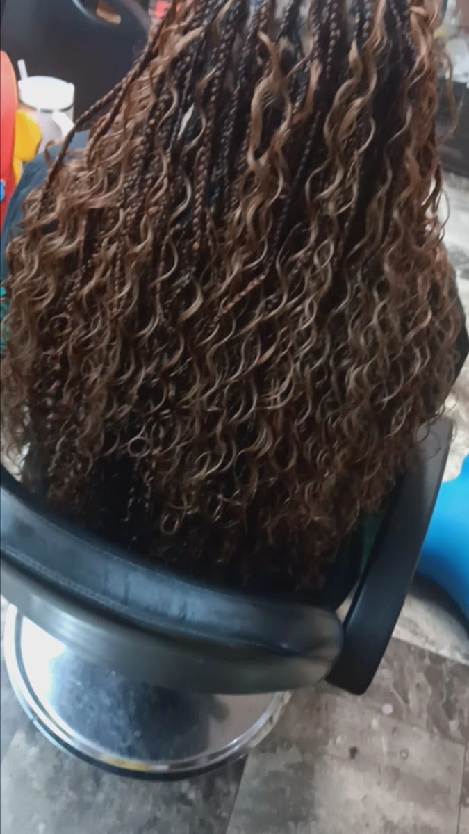 African Hair Braiding, photo 3