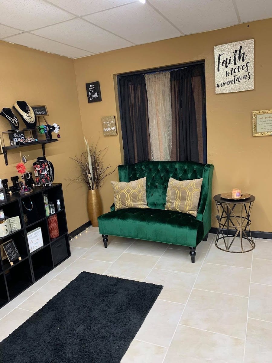 Glam Bella Studio|Tampa Eyelash Extensions|Tampa Eyelash Extension Training