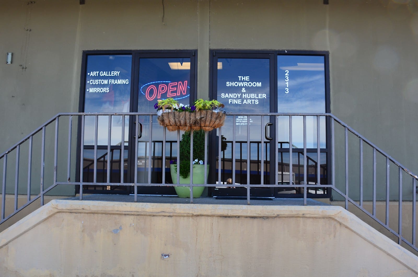 Art Showroom and Custom Framing