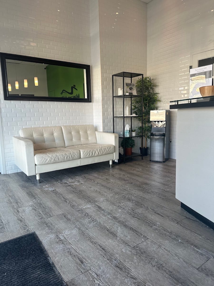 Massage Addict Toronto Dufferin and Steeles, photo 4