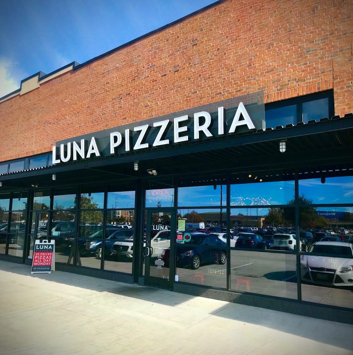 Luna Pizzeria - Heights, photo 2
