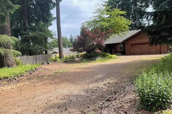 Cozy 2-bedroom apartment in park like setting with WiFi, pet friendly