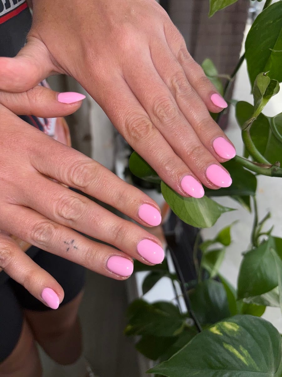 Iris Nails & Hair