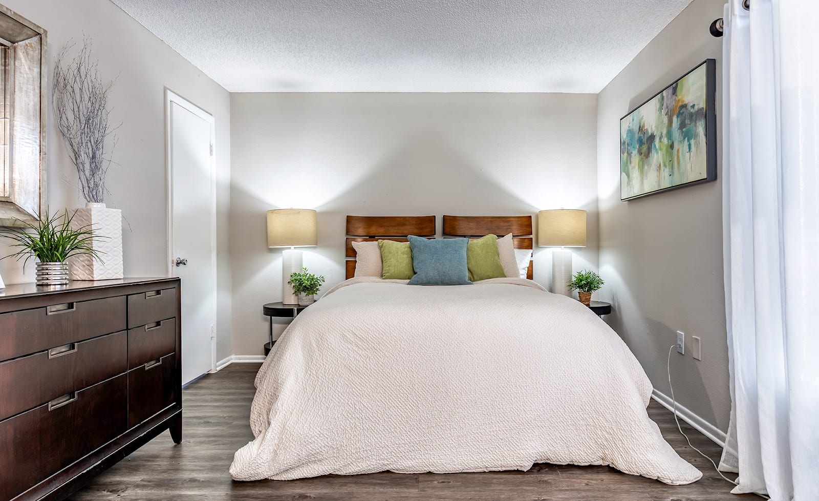 L'Estancia Apartment Homes