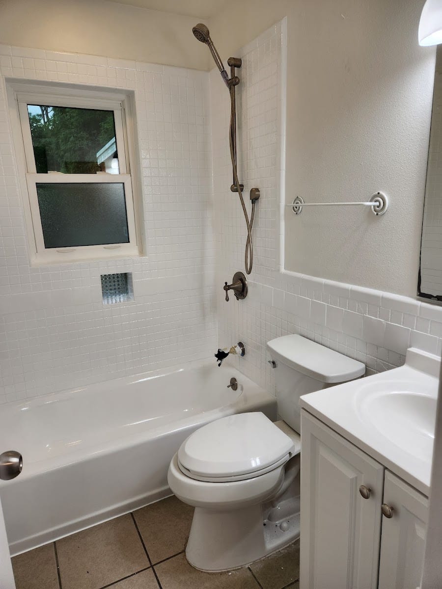 Clear Project LLC Tub and tile Reglazing & Cabinet Refinishing Sarasota, photo 4