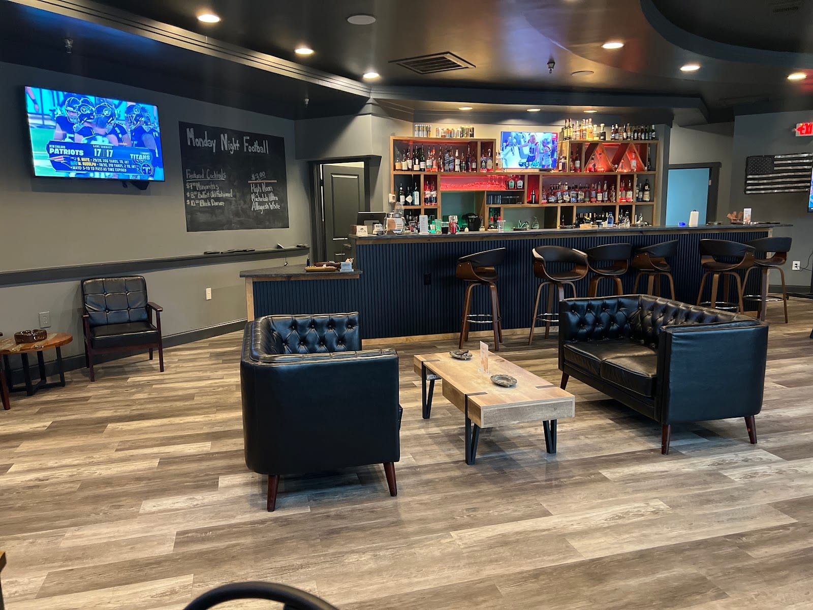 The Chateau Cigar Lounge, photo 4