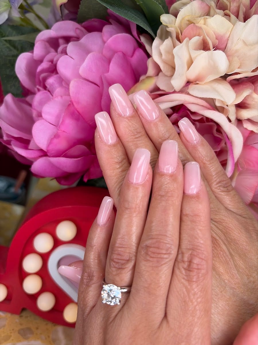 T Nails & Spa