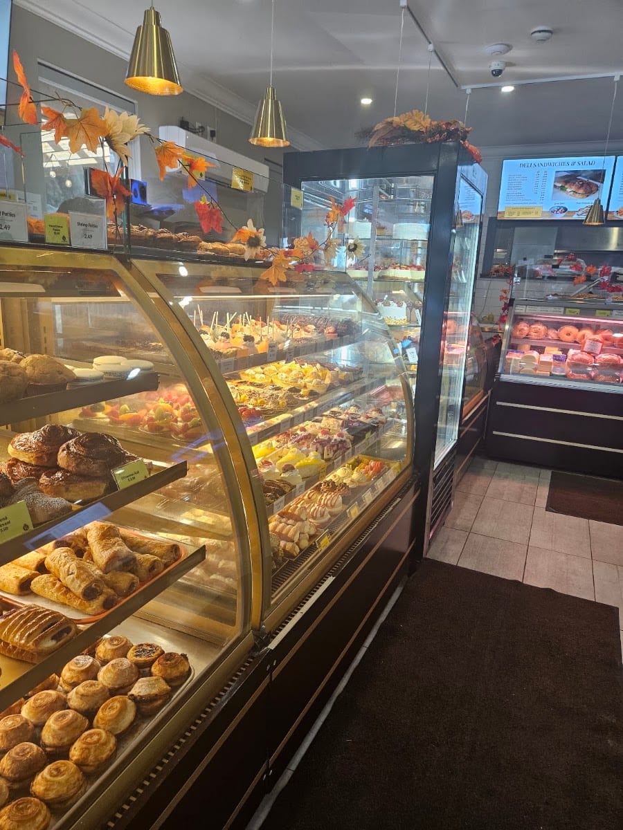 R Bakery Cafe