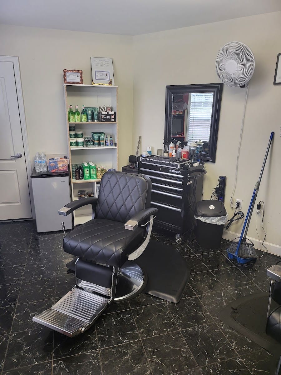 Cuts by Luis, photo 2