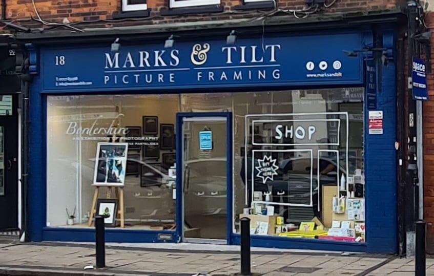 Marks & Tilt, photo 2