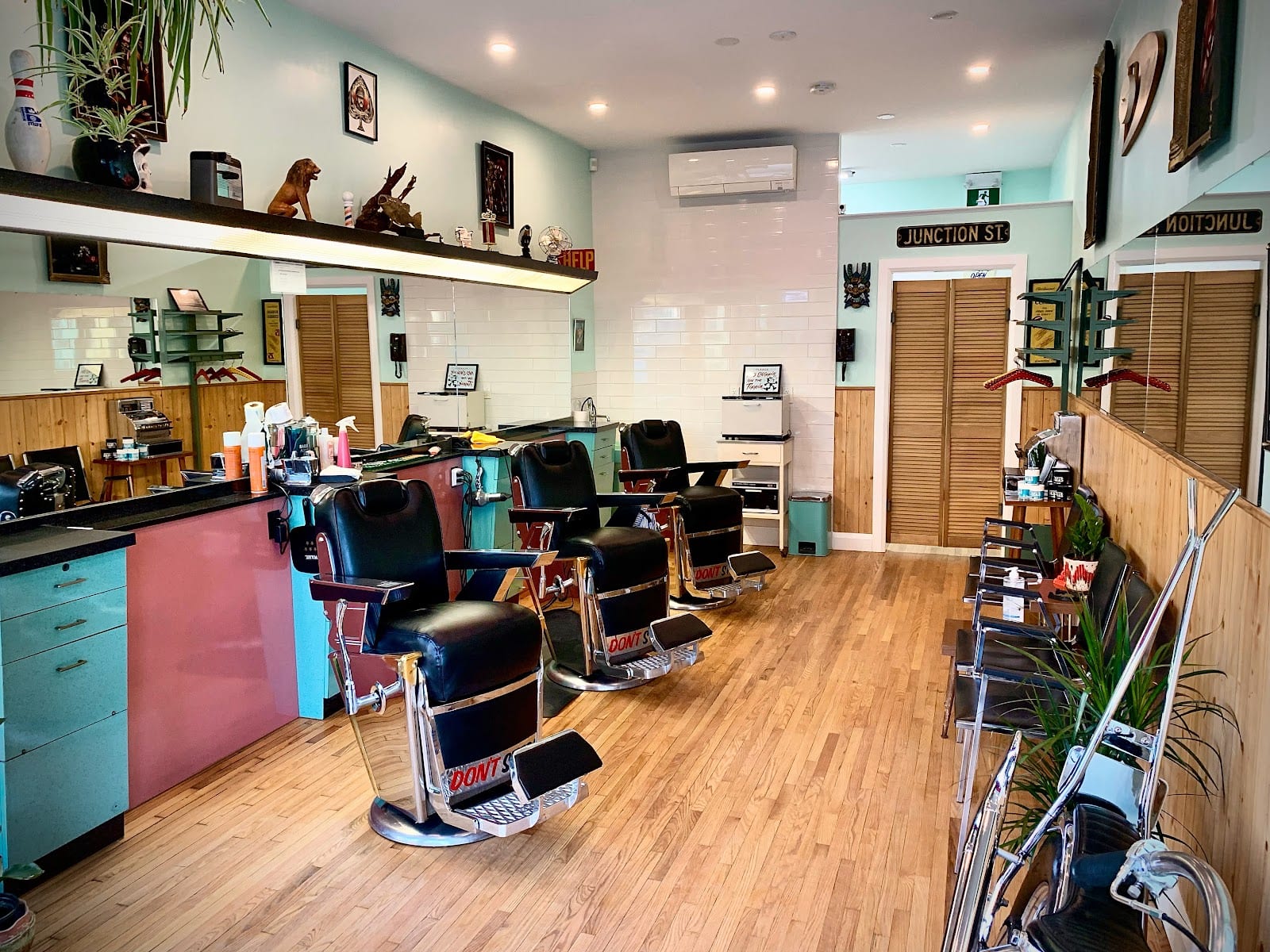 Lion's Den Barber Shop, photo 4