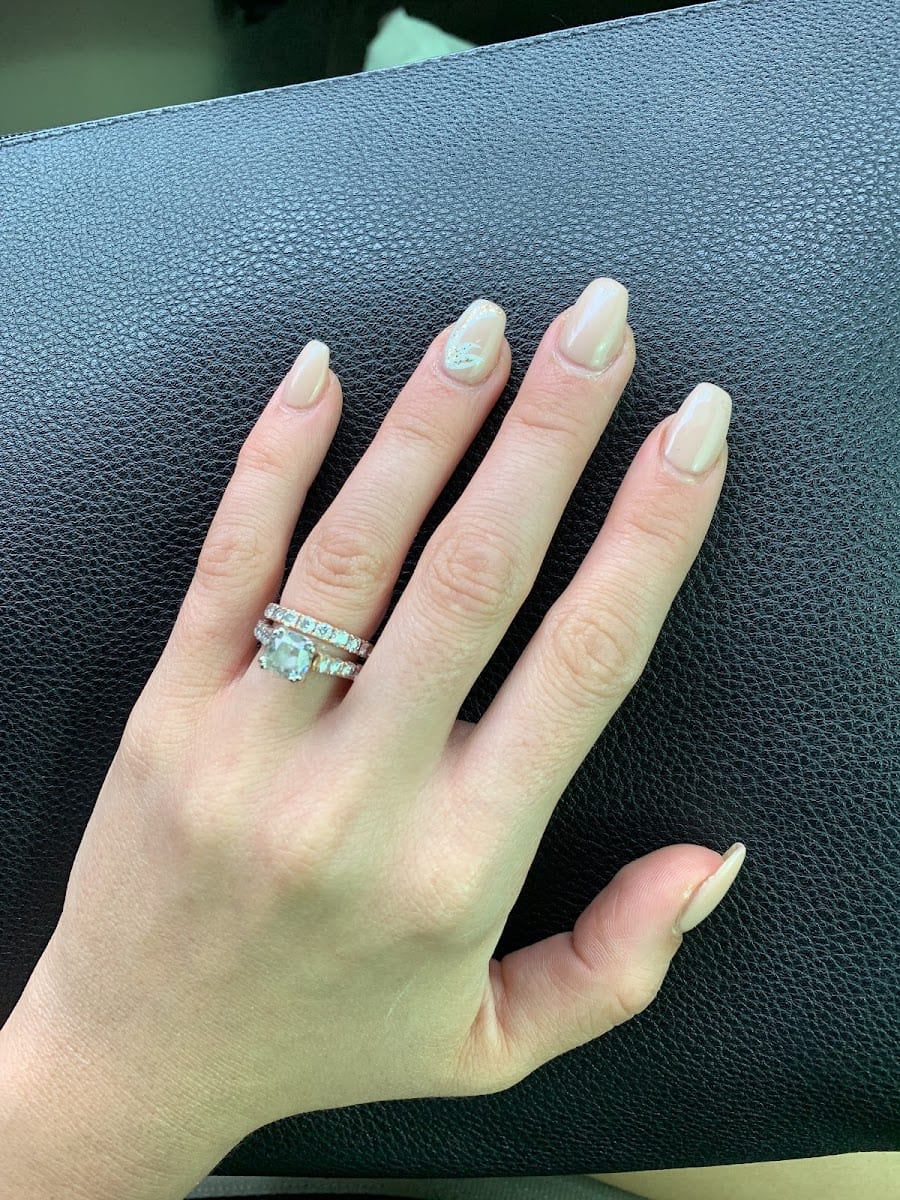 Tres Joli Nails & Spa