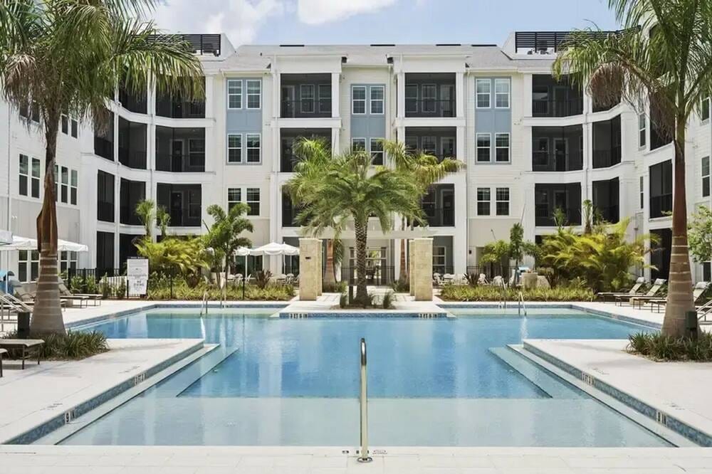 Landing | Beautiful 2BD, Gym, Yoga Studio