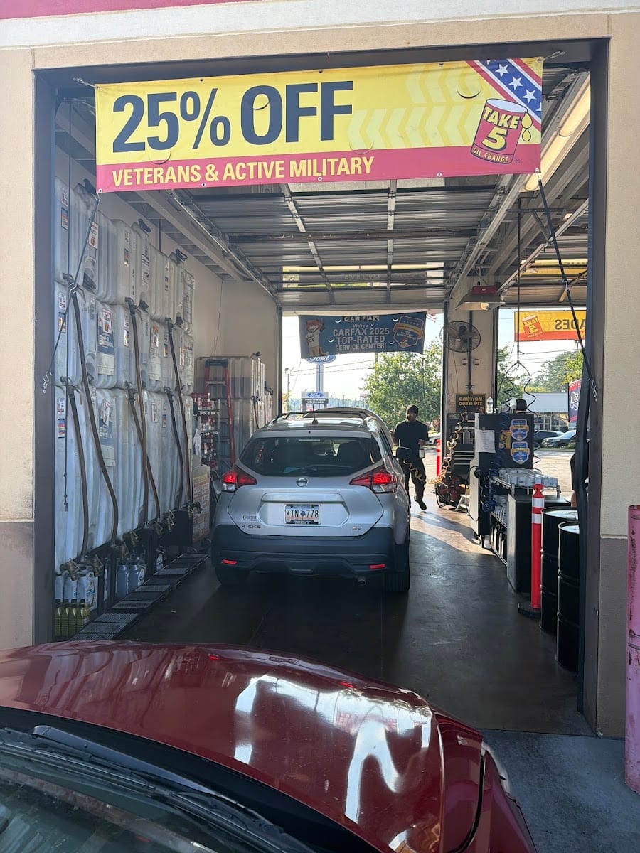 Take 5 Oil Change, photo 3
