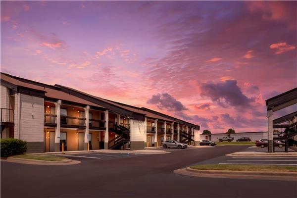 Madison Inn & Suites, photo 2