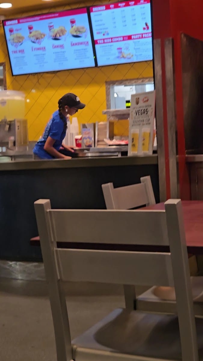 Raising Cane's Chicken Fingers, photo 3