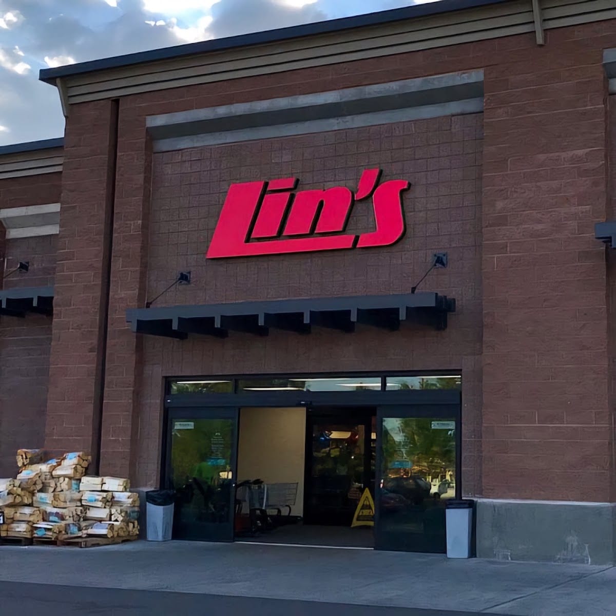 Lin's Cedar City Pharmacy