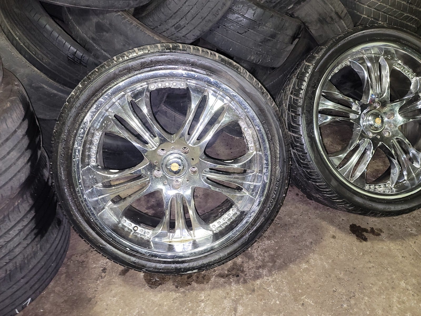 No Tire Over 25 Guys, photo 2