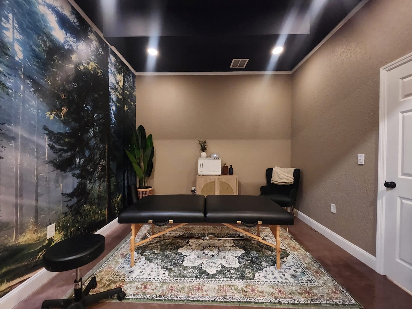 Aura Glow Massage & Spa