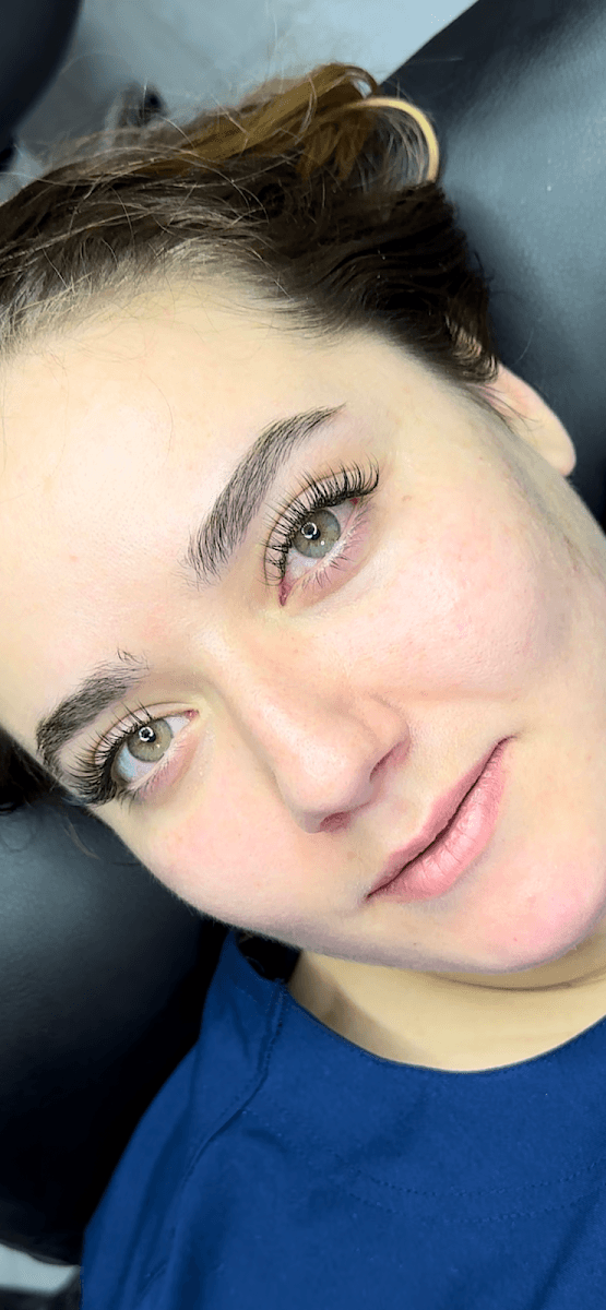 Lonnie’s Lash Lounge