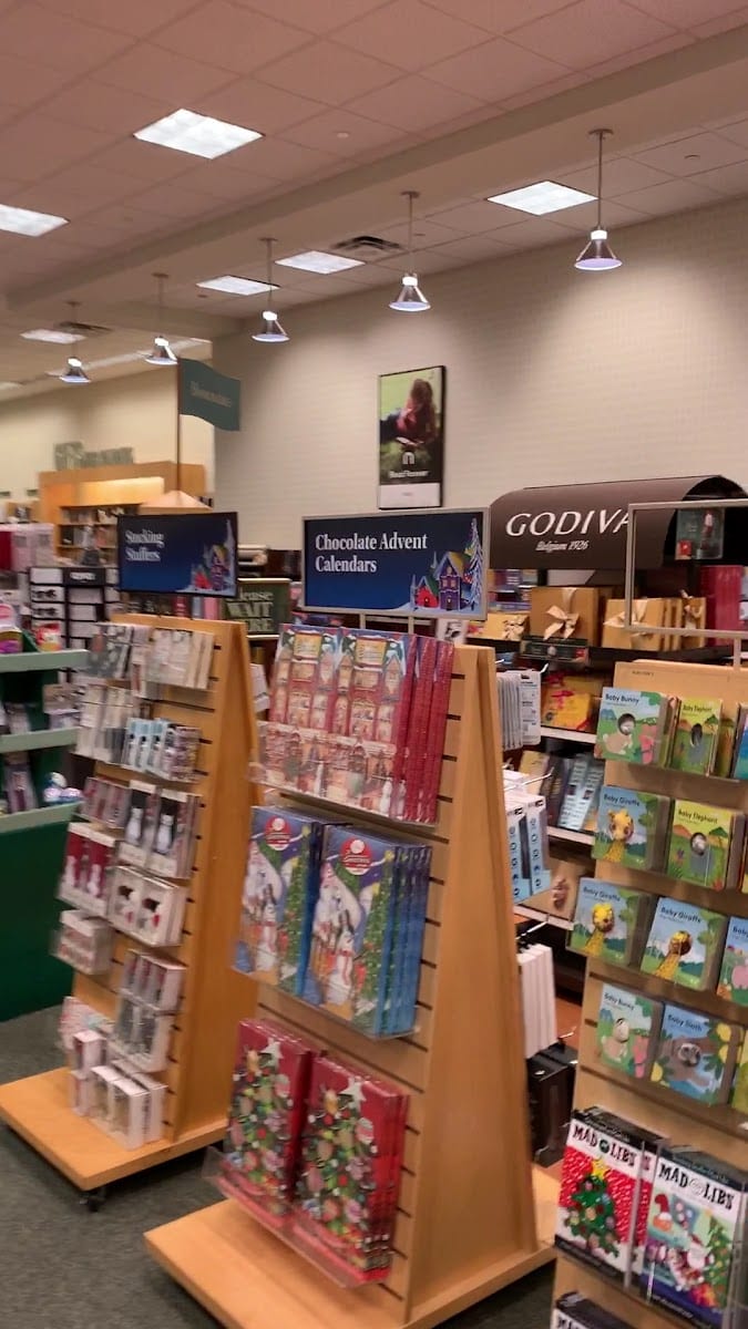 Barnes & Noble, photo 2