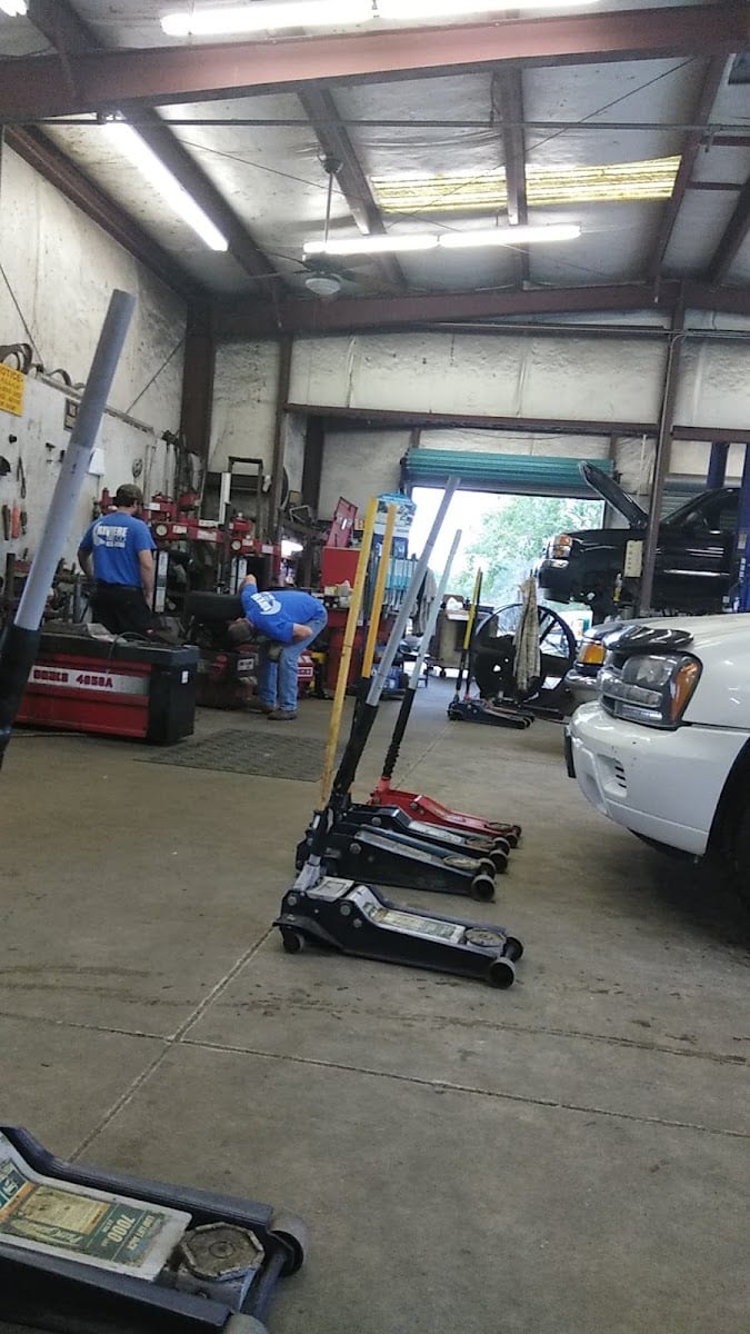 Riviere Tire Co, photo 2