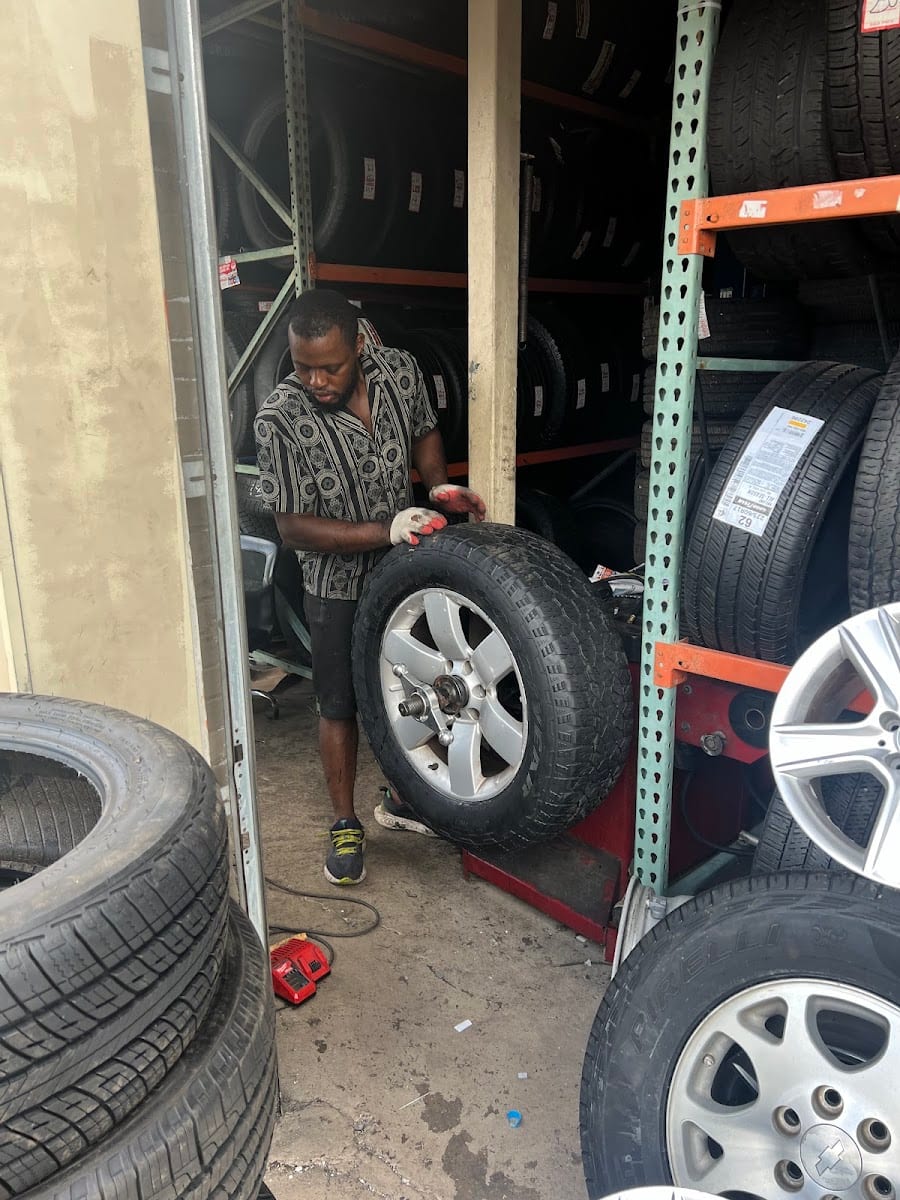 MAYA'S NEW AND USED TIRES, photo 3