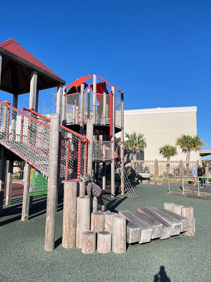 Crescent B commons playground, photo 4