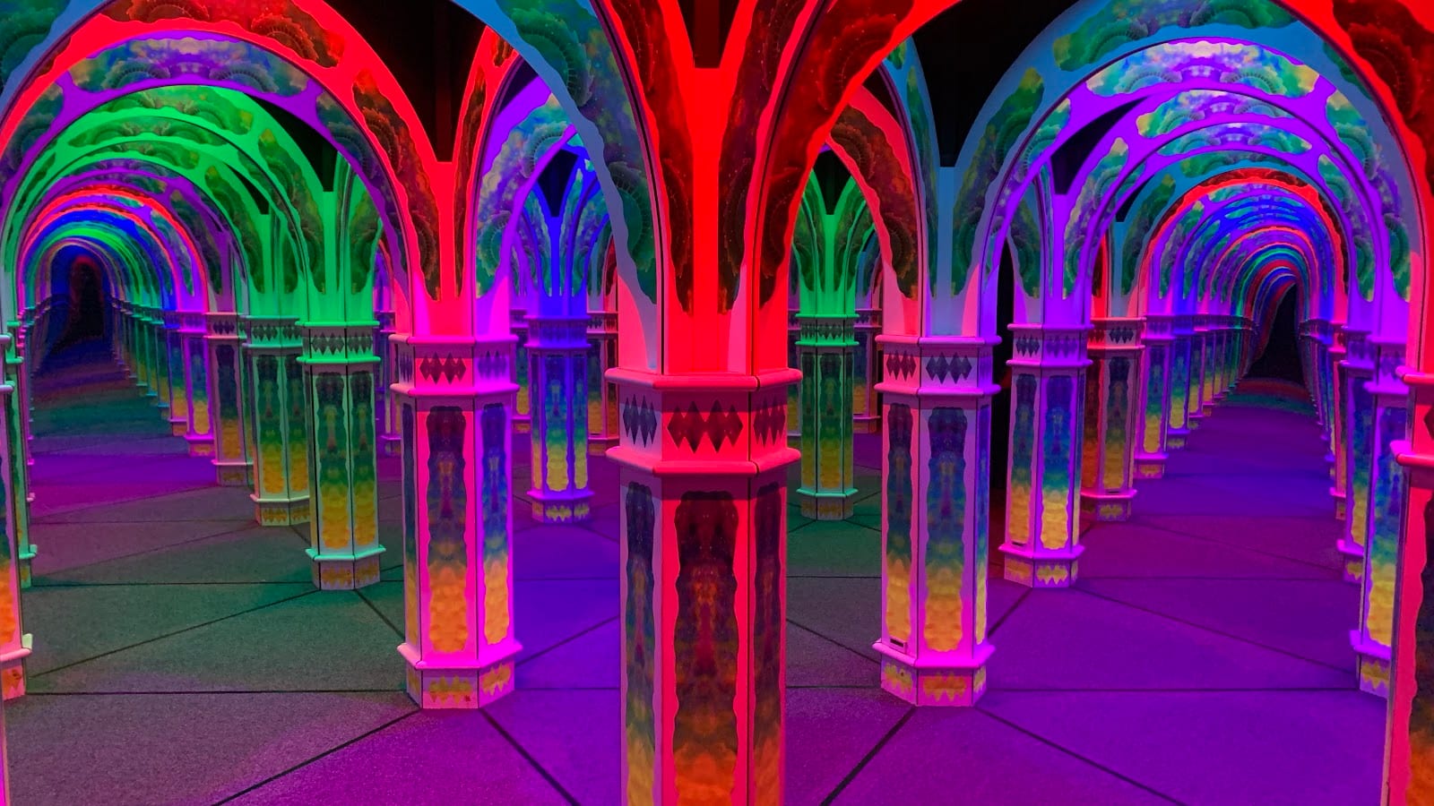 Magowan's Infinite Mirror Maze, photo 3