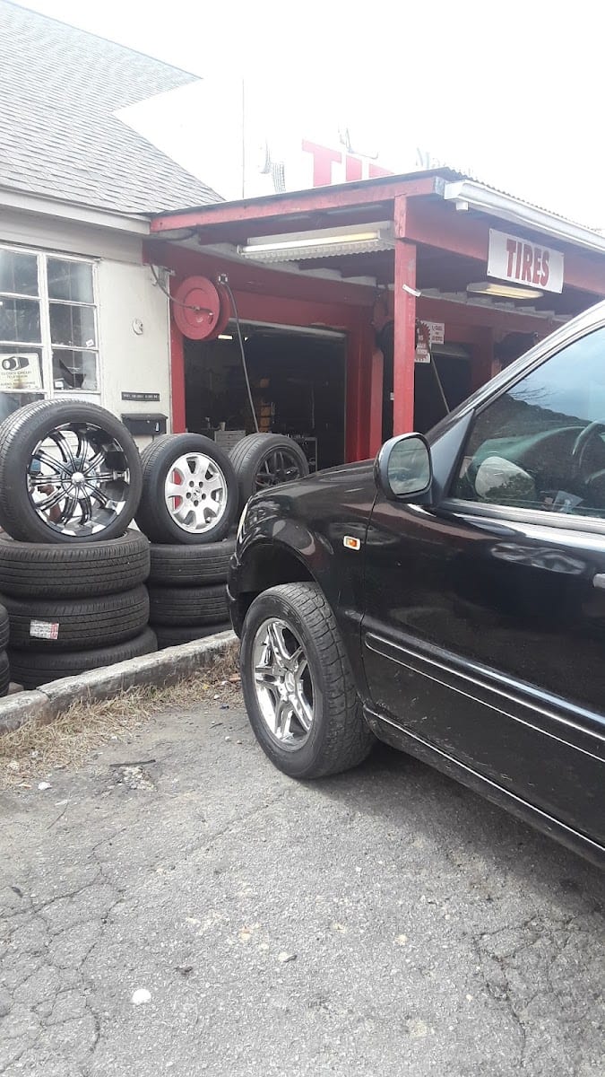 Macuil's Tire Shop, photo 3