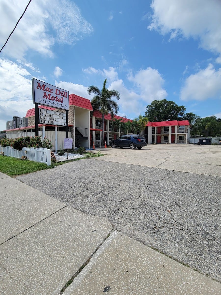 Base Motel By OYO South Tampa