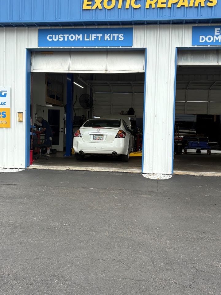 Lightning Auto Body and Custom Shop