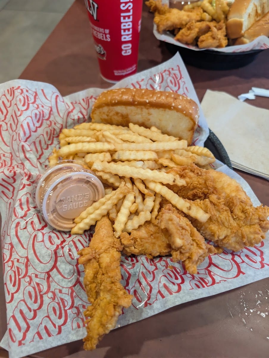Raising Cane's Chicken Fingers, photo 4