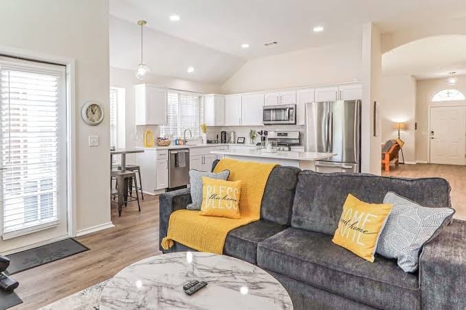 Upscale Home w / Pool, Arcade More!, photo 2