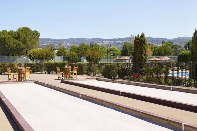 Close to Trancas Crossing Park! 3 Convenient Units w / FREE Parking, Pool!