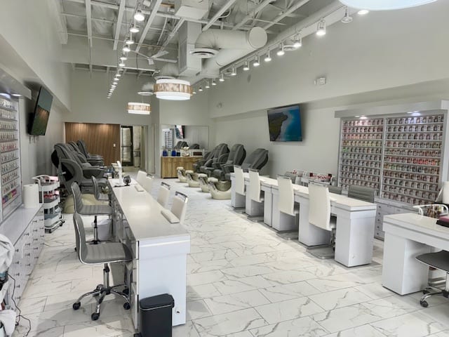 LUXE Nail Lounge - Northsight & Raintree, photo 3