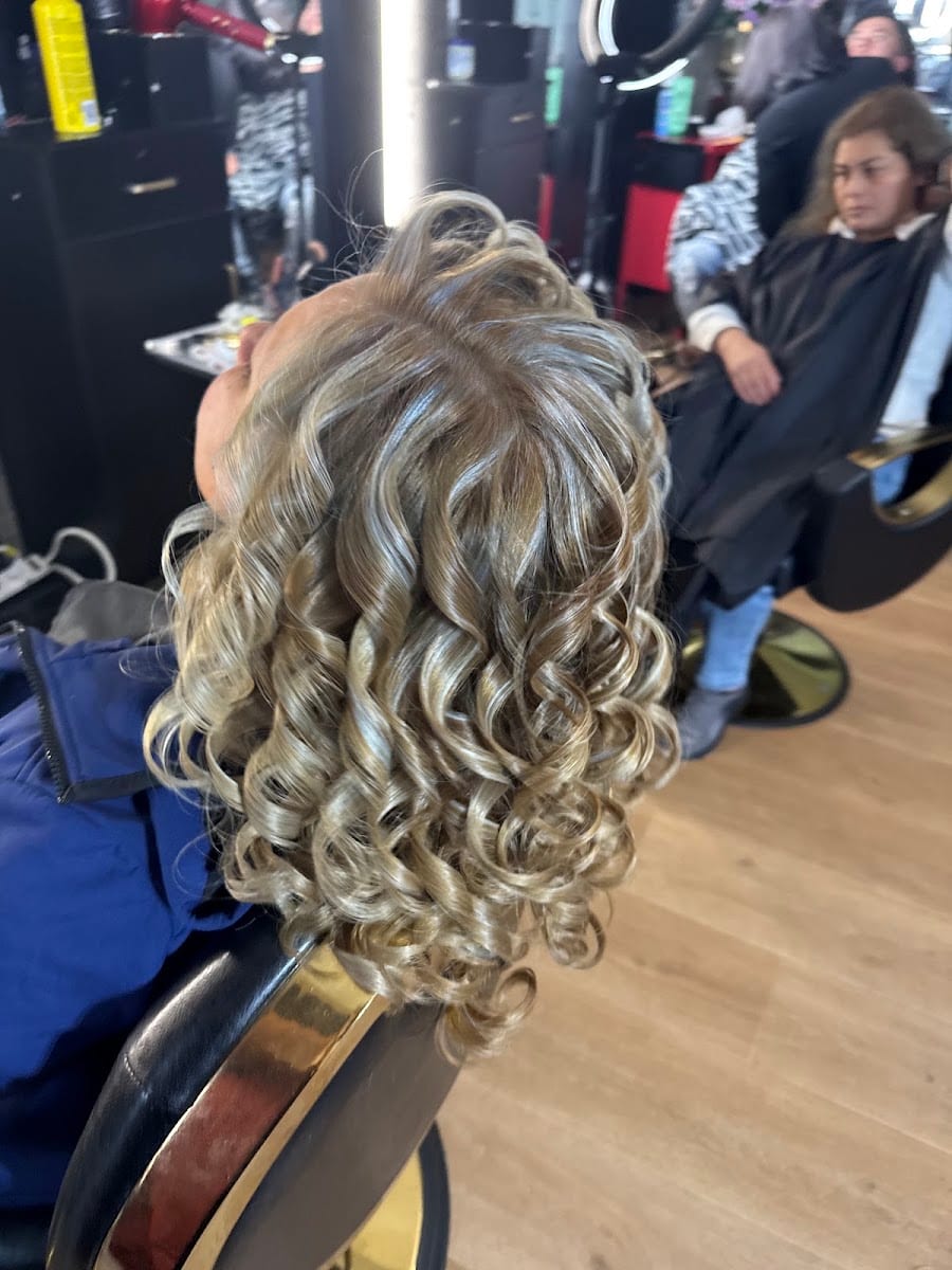 Mariela’s Hair Salon