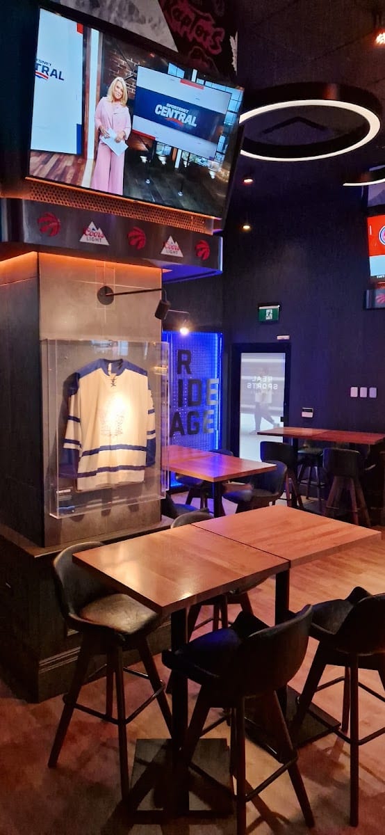 Real Sports Bar & Grill