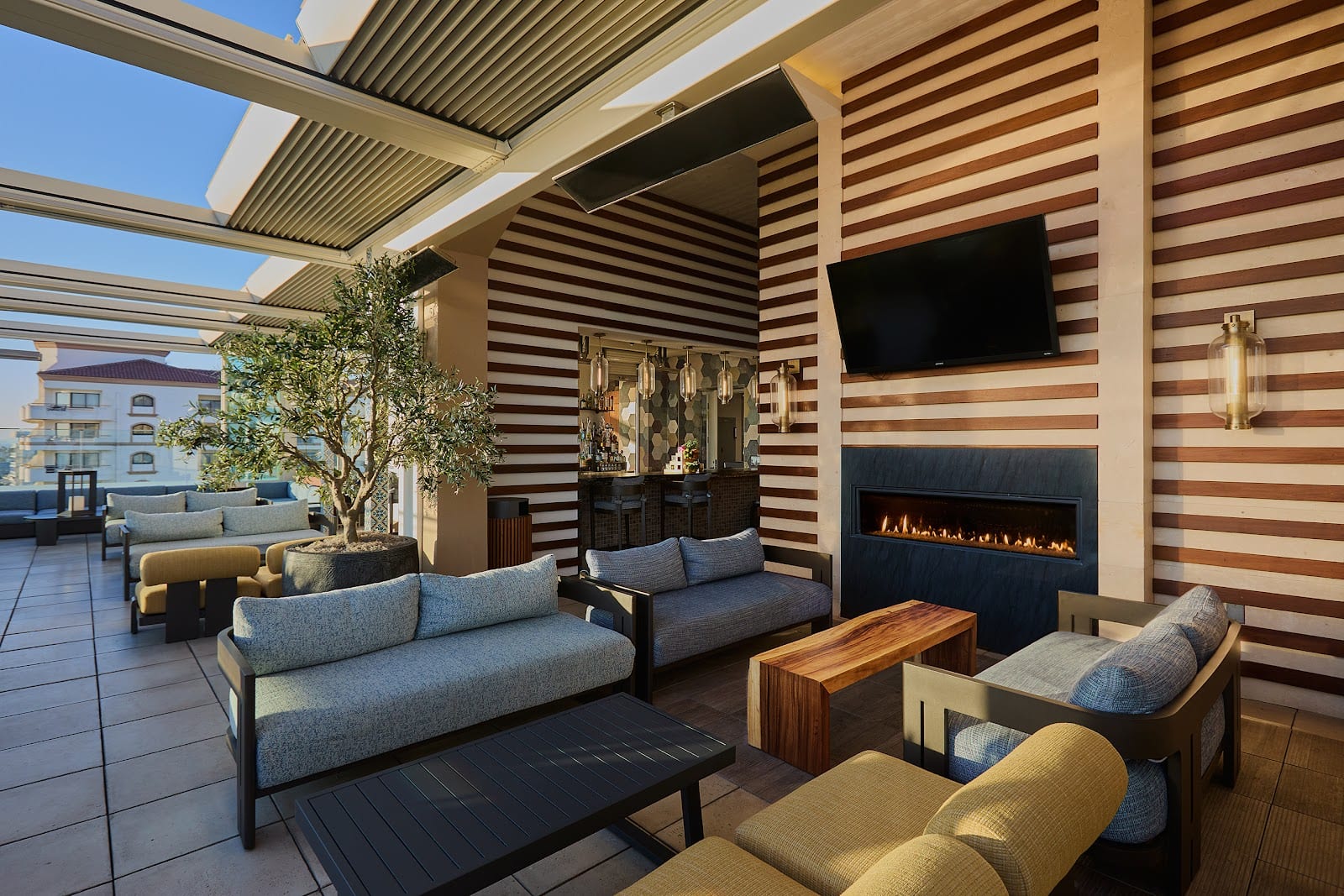 Offshore 9 Rooftop Lounge, photo 4