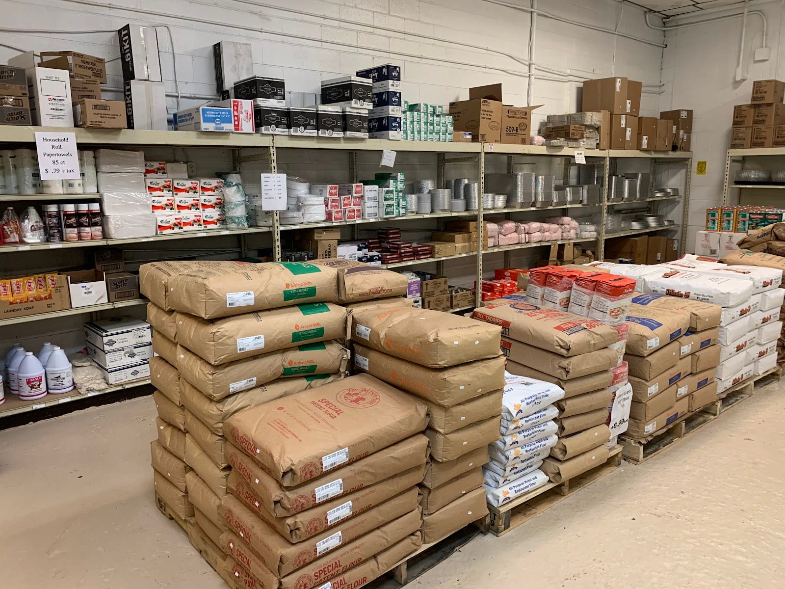 Olindo's Cash and Carry, photo 3