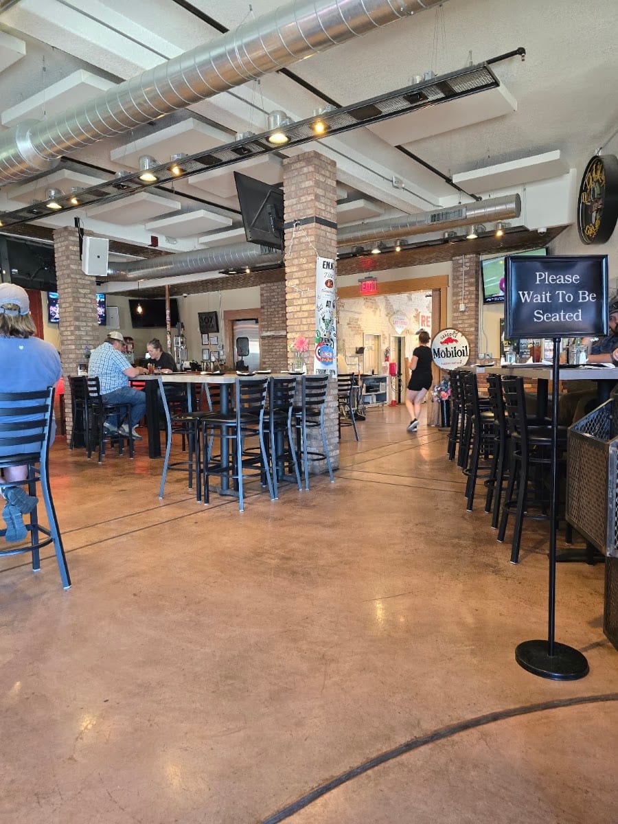 Yellowstone Garage Bar, Grill & Venue, photo 3