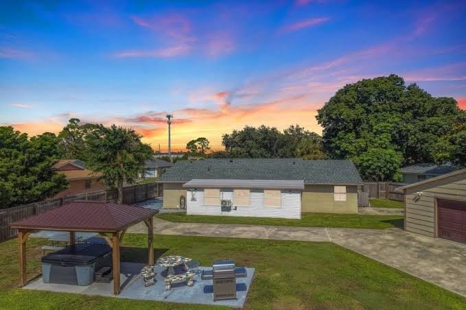 Charming 2BR Home w/Heated Pool & Arcade in Quiet Area – Perfect Location!, photo 4