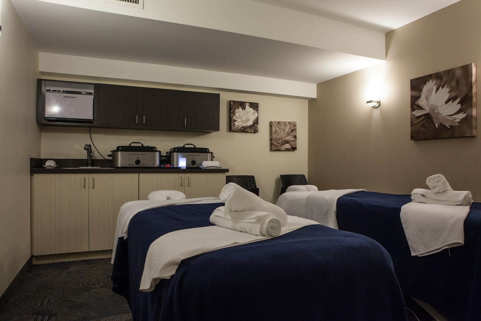 Hand & Stone Massage and Facial Spa - Toronto Avenue Road Spa